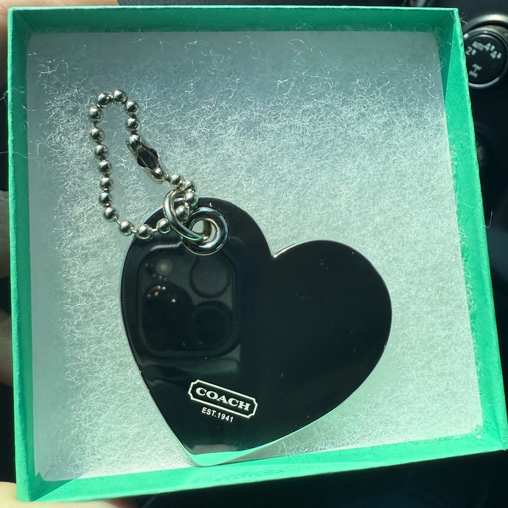 🖤 Coach Poppy Black Heart Mirror Hangtag – Collectible Bag Charm 🐱✨ - Picture 2 of 2